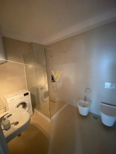 Tirane, jepet me qera apartament 1+1+Ballkon Kati 5, 82 m² 550 € (RRUGA E DIBRES)