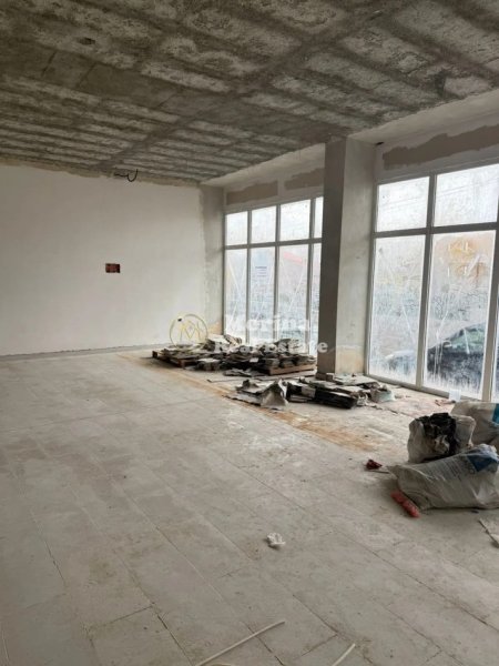 Tirane, shitet ambjent biznesi Kati 0, 347 m² 339.000 € (Fresk)