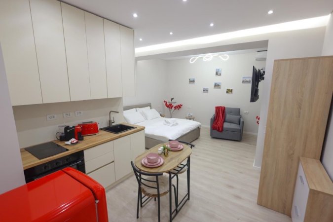 Tirane, jepet me qera apartament 1+1 Kati 4, 100 m² 1.500 € (BULEVARDI RI)
