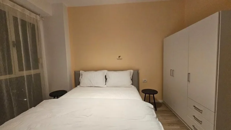 Tirane, jepet me qera apartament 1+1 Kati 4, 100 m² 1.500 € (BULEVARDI RI)