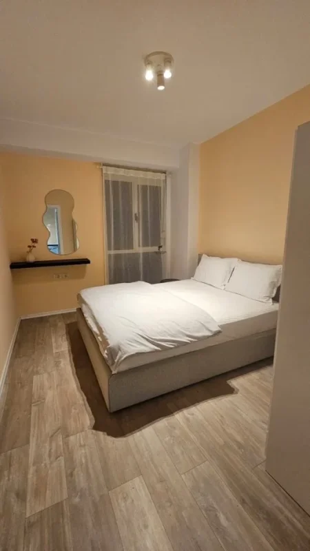 Tirane, jepet me qera apartament 1+1 Kati 4, 100 m² 1.500 € (BULEVARDI RI)