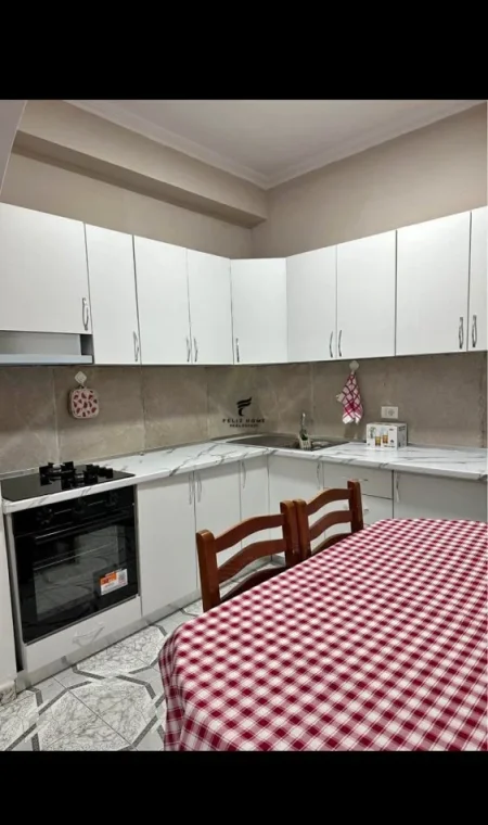 Tirane, jepet me qera apartament 2+1 Kati 1, 80 m² 500 € (VILAT GJERMANE)