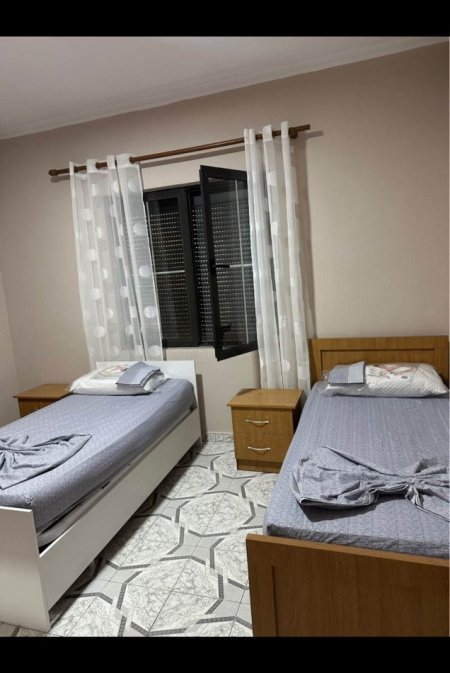 Tirane, jepet me qera apartament 2+1 Kati 1, 80 m² 500 € (VILAT GJERMANE)