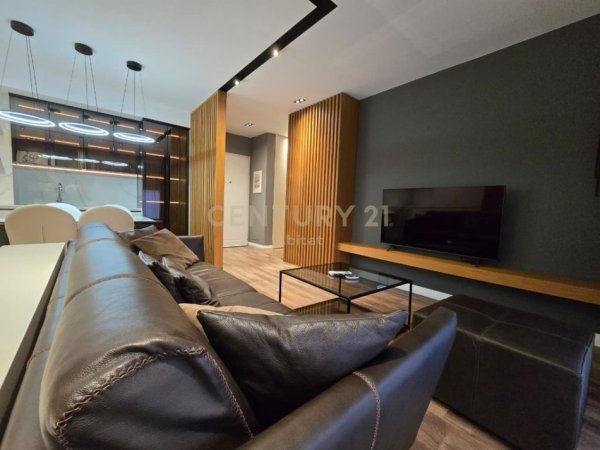 Tirane, jepet me qera apartament 2+1 Kati 5, 120 m² 1.500 € (Qender)