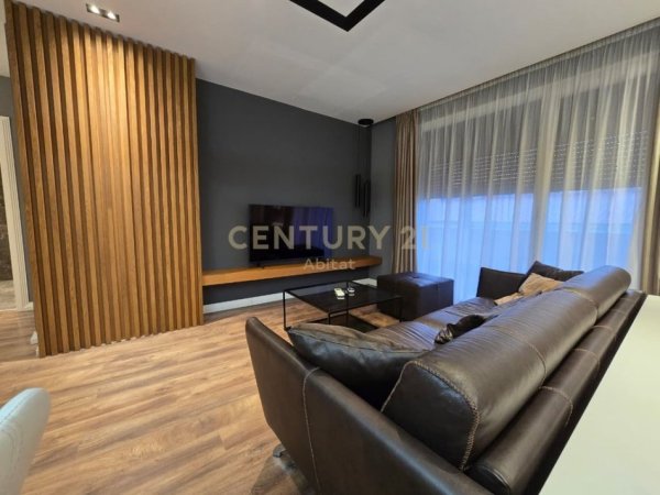 Tirane, jepet me qera apartament 2+1 Kati 5, 120 m² 1.500 € (Qender)