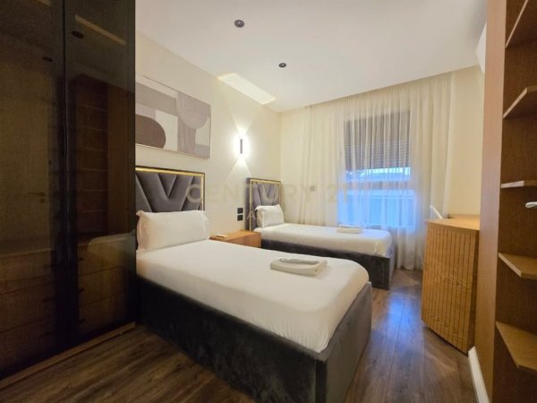 Tirane, jepet me qera apartament 2+1 Kati 5, 120 m² 1.500 € (Qender)