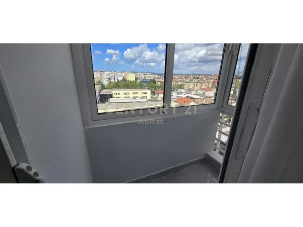 Tirane, shitet apartament 1+1 Kati 7, 50 m² 108.000 € (Laprake)