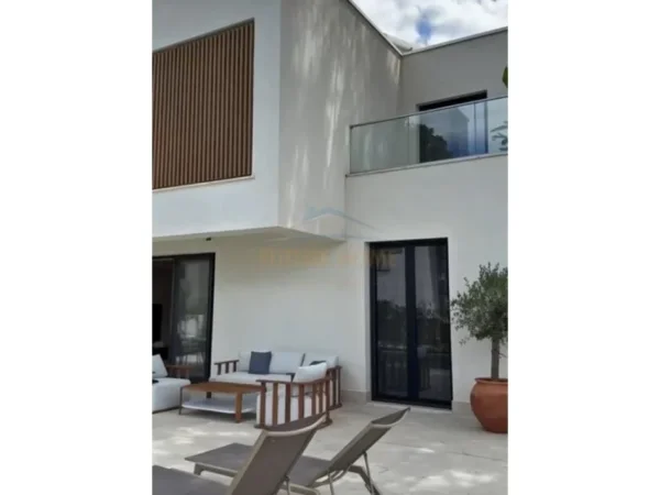 Gjiri Lalezit | Hamallaj, shitet Vile 3+1 Kati 1, 241 m² 1.400.000 € 