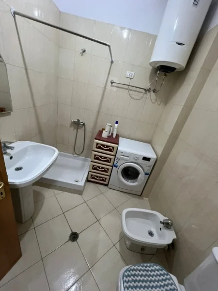 Tirane, jepet me qera apartament 1+1 Kati 6, 60 m² 650 € (Rruga Merdar Shtylla)