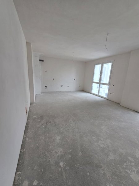Tirane, shitet apartament 2+1 , 112 m² 212.230 € 
