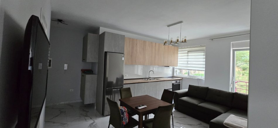 Tirane, jepet me qera apartament 2+1+Ballkon Kati 3, 73 m² 650 € 