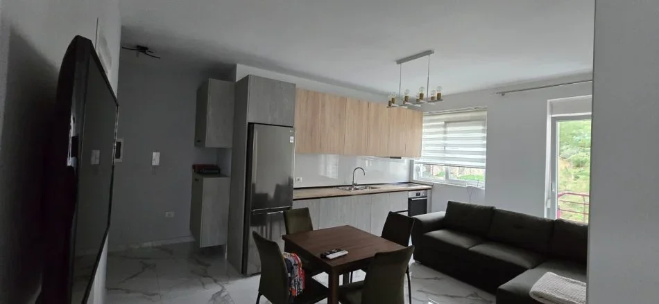 Tirane, jepet me qera apartament 2+1+Ballkon Kati 3, 73 m² 600 €