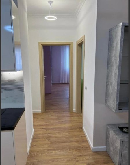 Tirane, jepet me qera apartament 2+1+Ballkon Kati 2, 100 m² 800 € 