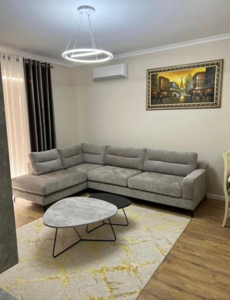 Tirane, jepet me qera apartament 2+1+Ballkon Kati 2, 100 m² 800 € 