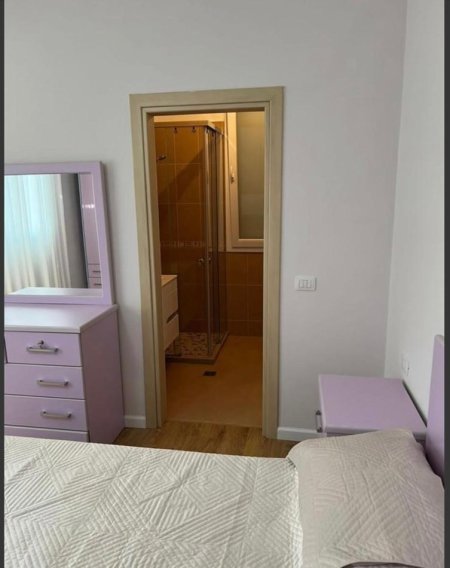 Tirane, jepet me qera apartament 2+1+Ballkon Kati 2, 100 m² 800 € 