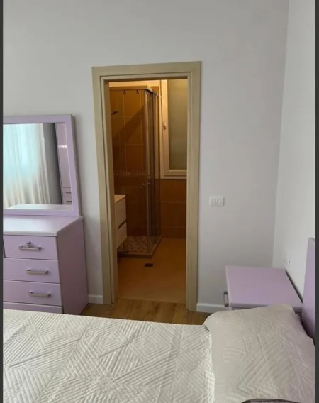 Tirane, jepet me qera apartament 2+1+Ballkon Kati 2, 100 m² 800 € 