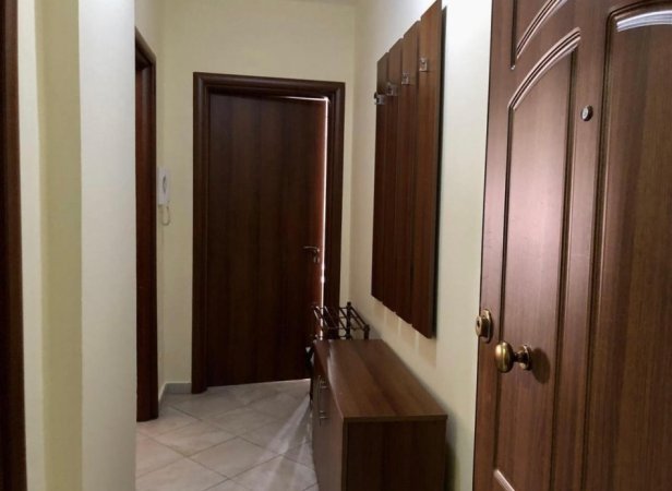 Tirane, jepet me qera apartament 1+1+Ballkon Kati 2, 65 m² 550 € 