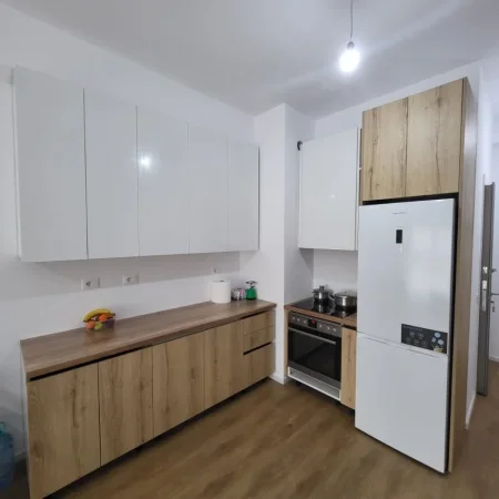 Tirane, jepet me qera apartament 2+1 , 80 m² 500 € 
