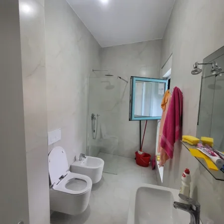 Tirane, jepet me qera apartament 2+1 , 80 m² 500 € 