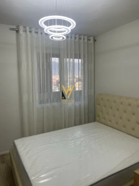 Tirane, jepet me qera apartament 2+1+Ballkon Kati 10, 90 m² 600 € (SPITALI AMERIKAN)