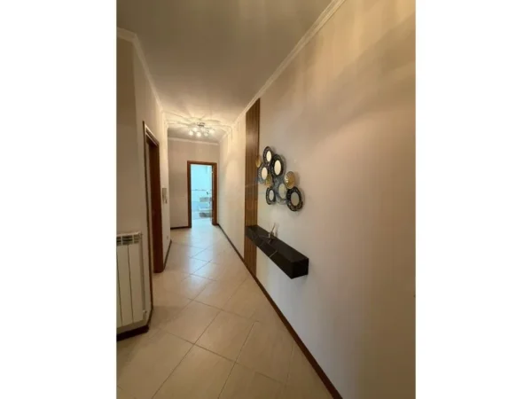 Tirane, jepet me qera apartament 2+1 Kati 6, 113 m² 1.500 € (Blvrd. Bajram Curri Galeria ETC)