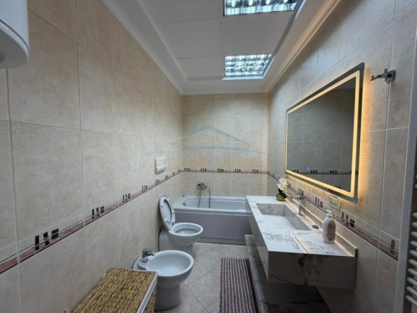 Tirane, jepet me qera apartament 2+1 Kati 6, 113 m² 1.500 € (Blvrd. Bajram Curri Galeria ETC)