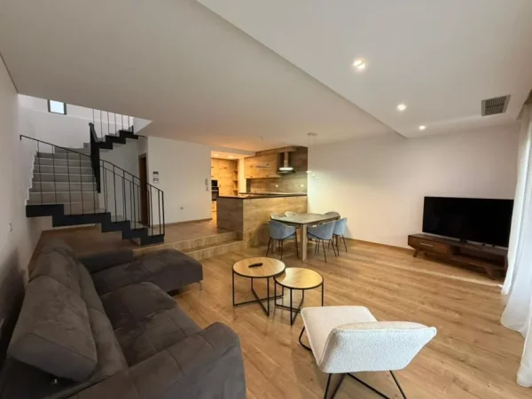 Tirane, jepet me qera Vile 2+1 Kati 0, 236 m² 1.500 € (Olive Grove Residence.)