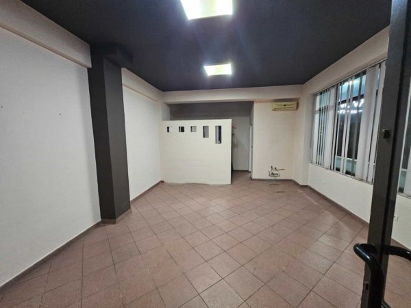 Tirane, jepet me qera zyre Kati 2, 45 m² 650 € (Rruga e Elbasnit)