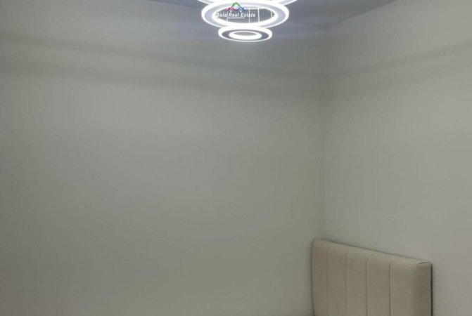 Tirane, jepet me qera apartament 2+1 Kati 10, 85 m² 650 € (golden park)