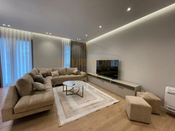 Tirane, jepet me qera apartament 2+1+Ballkon Kati 1, 155 m² 2.100 € (Liqeni i Thatë, Tek Green Valley)