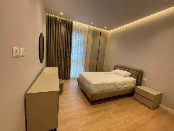 Tirane, jepet me qera apartament 2+1+Ballkon Kati 1, 155 m² 2.100 € (Liqeni i Thatë, Tek Green Valley)