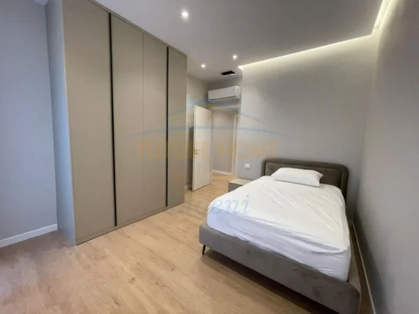 Tirane, jepet me qera apartament 2+1+Ballkon Kati 1, 155 m² 2.100 € (Liqeni i Thatë, Tek Green Valley)