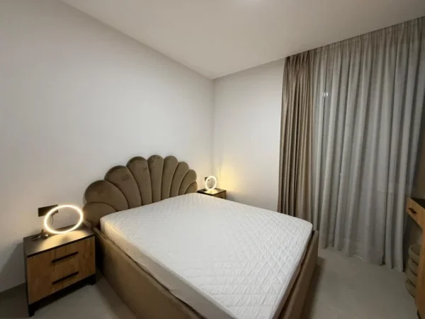 Tirane, jepet me qera apartament 2+1 Kati 4, 115 m² 1.350 € (Liqeni i Thate)