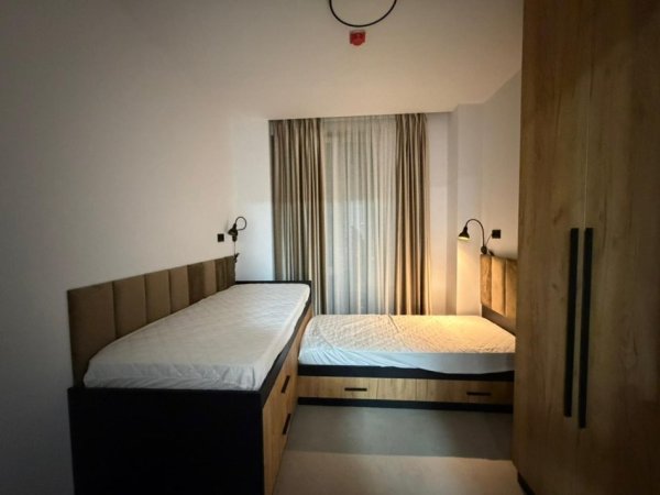 Tirane, jepet me qera apartament 2+1 Kati 4, 115 m² 1.350 € (Liqeni i Thate)