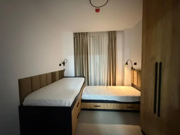 Tirane, jepet me qera apartament 2+1 Kati 4, 115 m² 1.350 € (Liqeni i Thate)