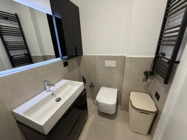 Tirane, jepet me qera apartament 2+1 Kati 4, 115 m² 1.350 € (Liqeni i Thate)