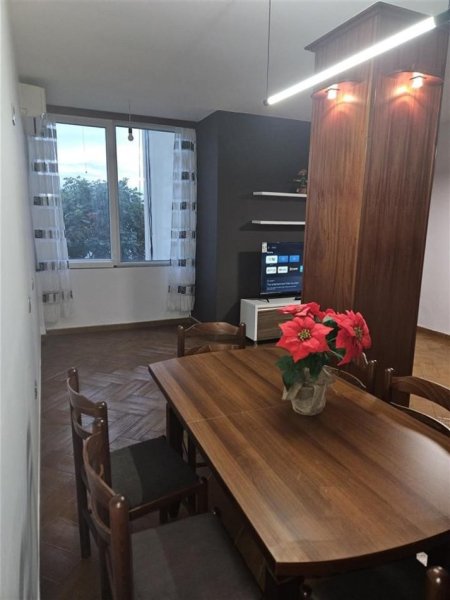 Tirane, jepet me qera apartament 3+1+Ballkon Kati 3, 126 m² 800 € (LAPRAKE)