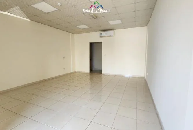 Tirane, jepet me qera dyqan Kati 1, 40 m² 500 € (Rruga 5 Maj)