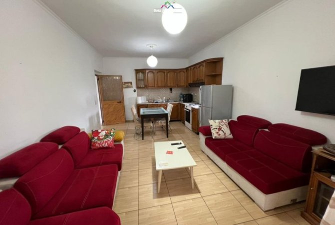 Tirane, jepet me qera apartament 2+1 Kati 4, 86 m² 500 € (Rruga Ferit Xhajko)