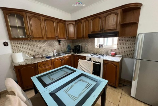 Tirane, jepet me qera apartament 2+1 Kati 4, 86 m² 500 € (Rruga Ferit Xhajko)