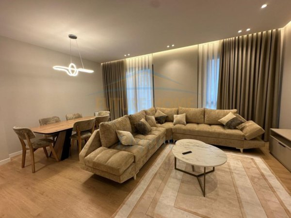 Tirane, jepet me qera apartament 3+1 Kati 1, 155 m² 2.100 € (Green Valley)