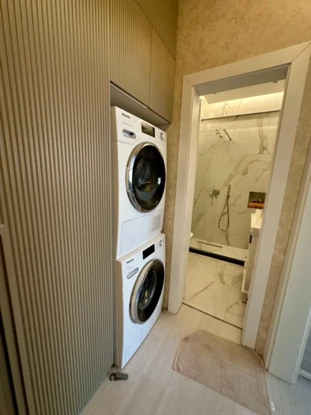 Tirane, shitet apartament 2+1 , 100 m² 240.000 € 