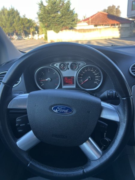 Durres, shitet makine Ford Focus Nafte, e bardhë manuale Kondicioner 193.000 km 3.400 €