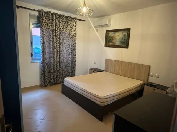 Tirane, jepet me qera apartament 1+1+Ballkon Kati 1, 65 m² 550 € (Te Liqeni i Thate)