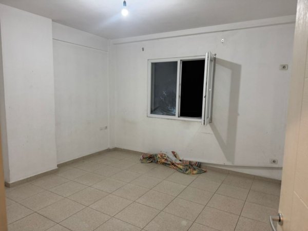 Tirane, jepet me qera apartament 1+1 Kati 1, 65 m² 500 € 