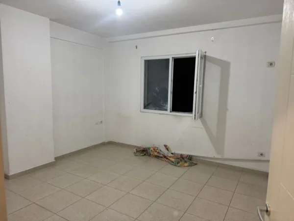 Tirane, jepet me qera apartament 1+1 Kati 1, 65 m² 500 € 