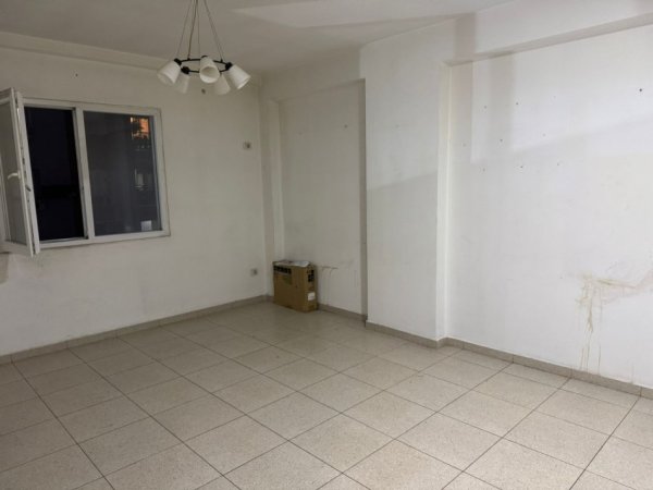 Tirane, jepet me qera apartament 1+1 Kati 1, 65 m² 500 € 