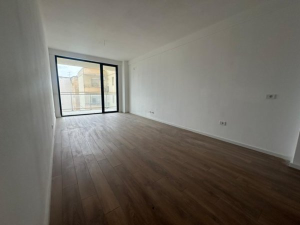 Tirane, jepet me qera zyre , 116 m² 800 € (Mine Peza)