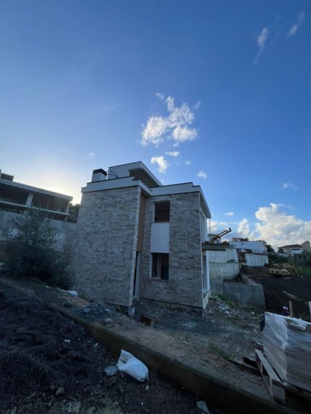 Tirane, jepet me qera Vile 3 Katshe , 500 m² 2.000 € (Zona e Liqenit)