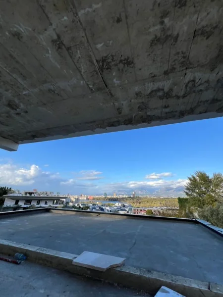 Tirane, jepet me qera Vile 3 Katshe , 500 m² 2.000 € (Zona e Liqenit)